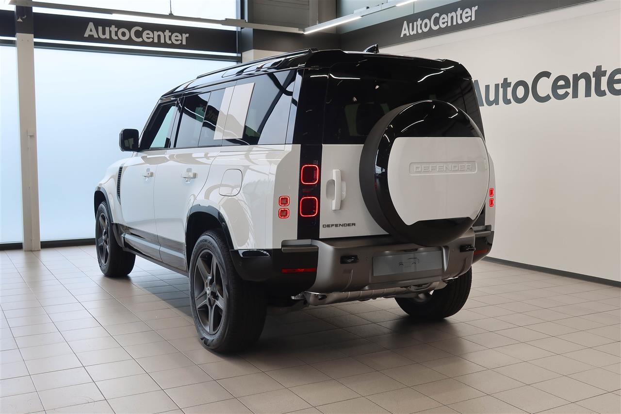 Land Rover Defender 2025