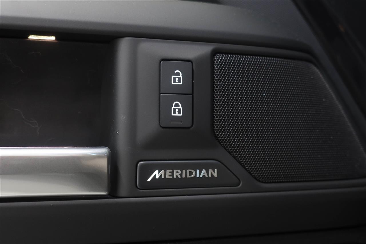 Land Rover Defender 2026