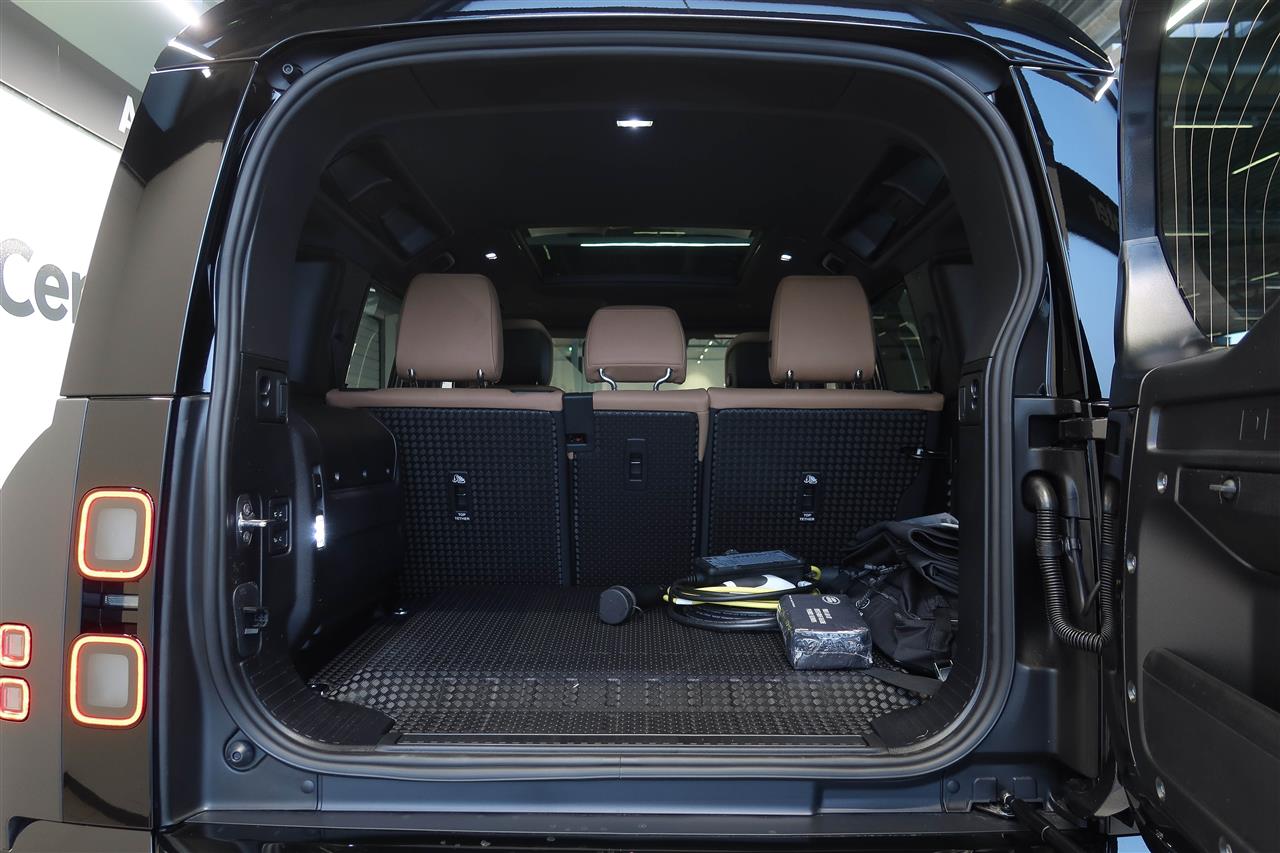 Land Rover Defender 2026