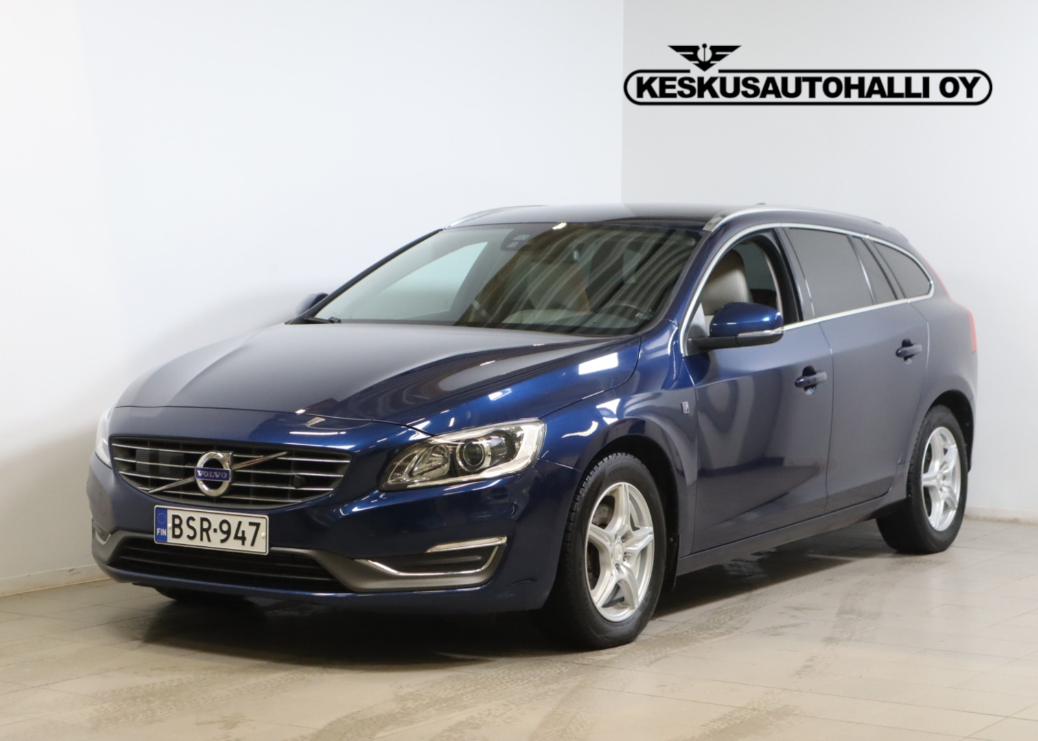 VOLVO V60 2015