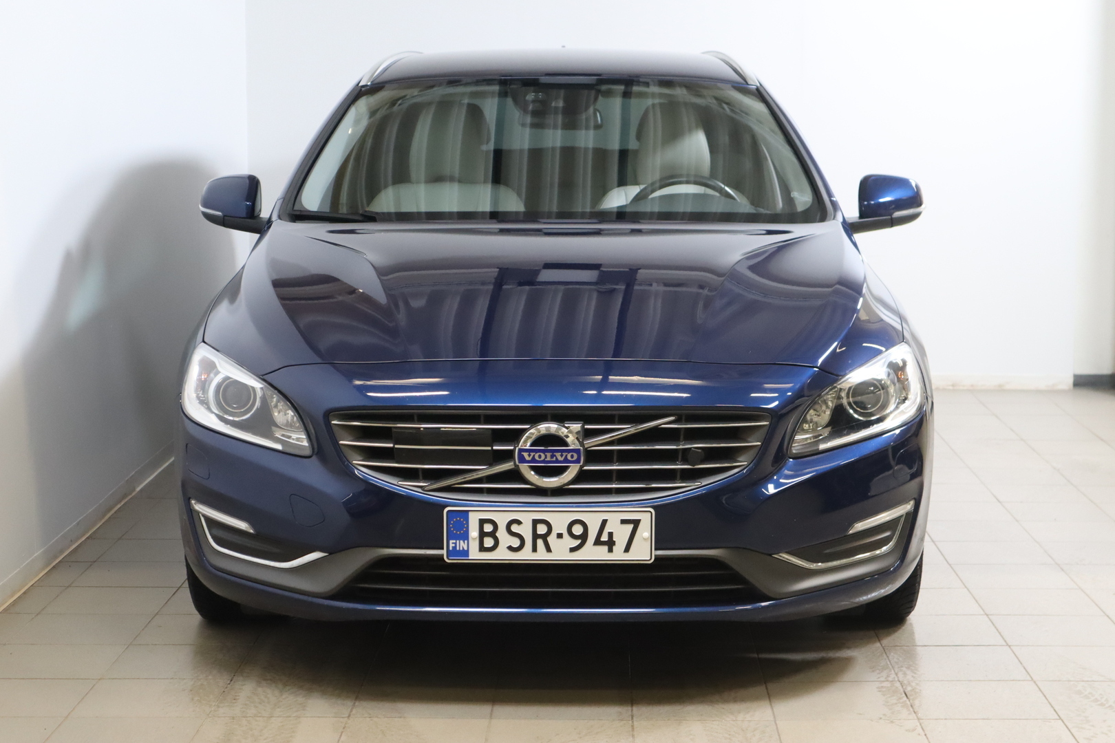 VOLVO V60 2015