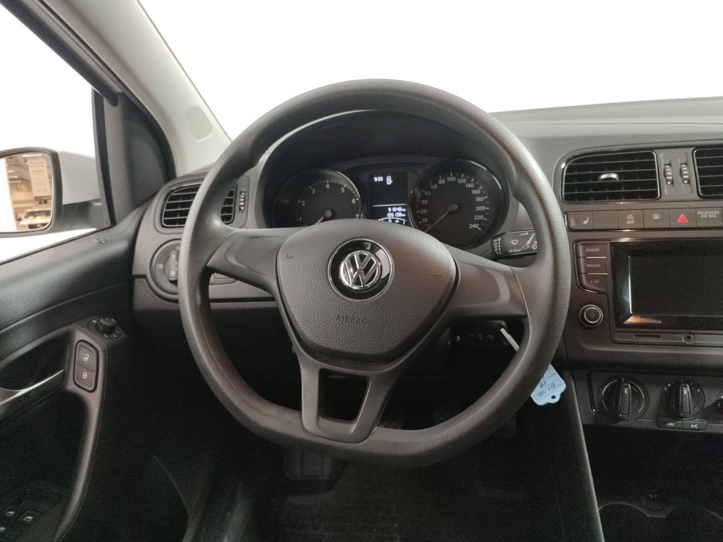 VOLKSWAGEN Polo 2016