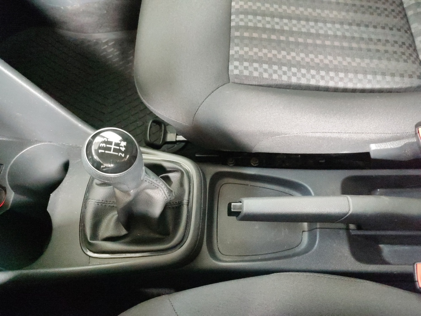 VOLKSWAGEN Polo 2016