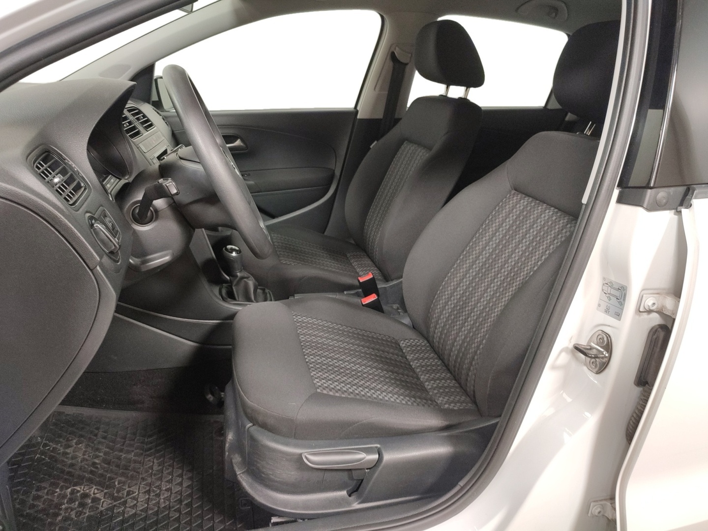 VOLKSWAGEN Polo 2016