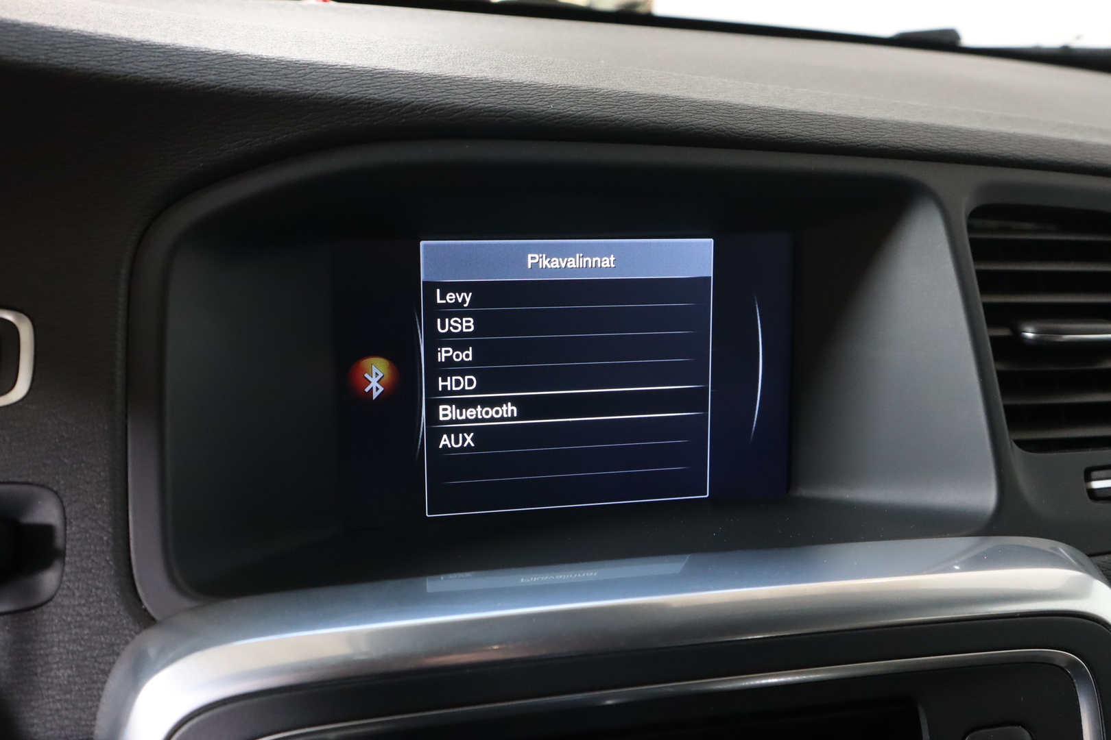 VOLVO V60 Cross Country 2016