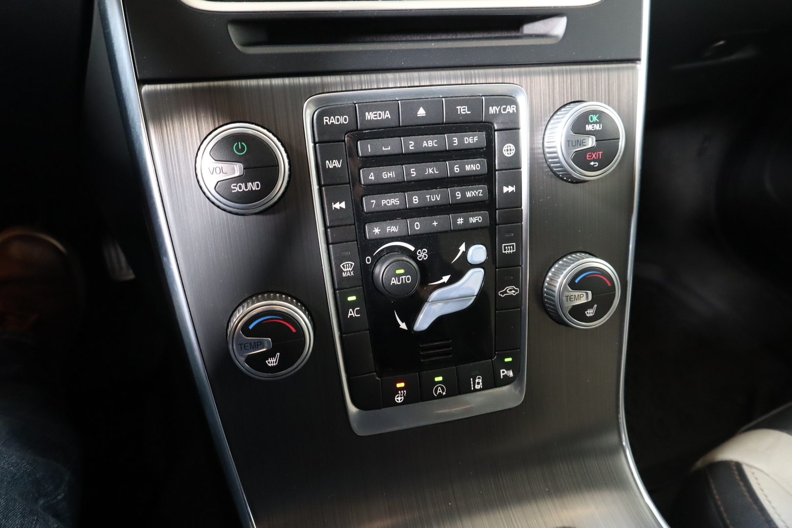 VOLVO V60 Cross Country 2016