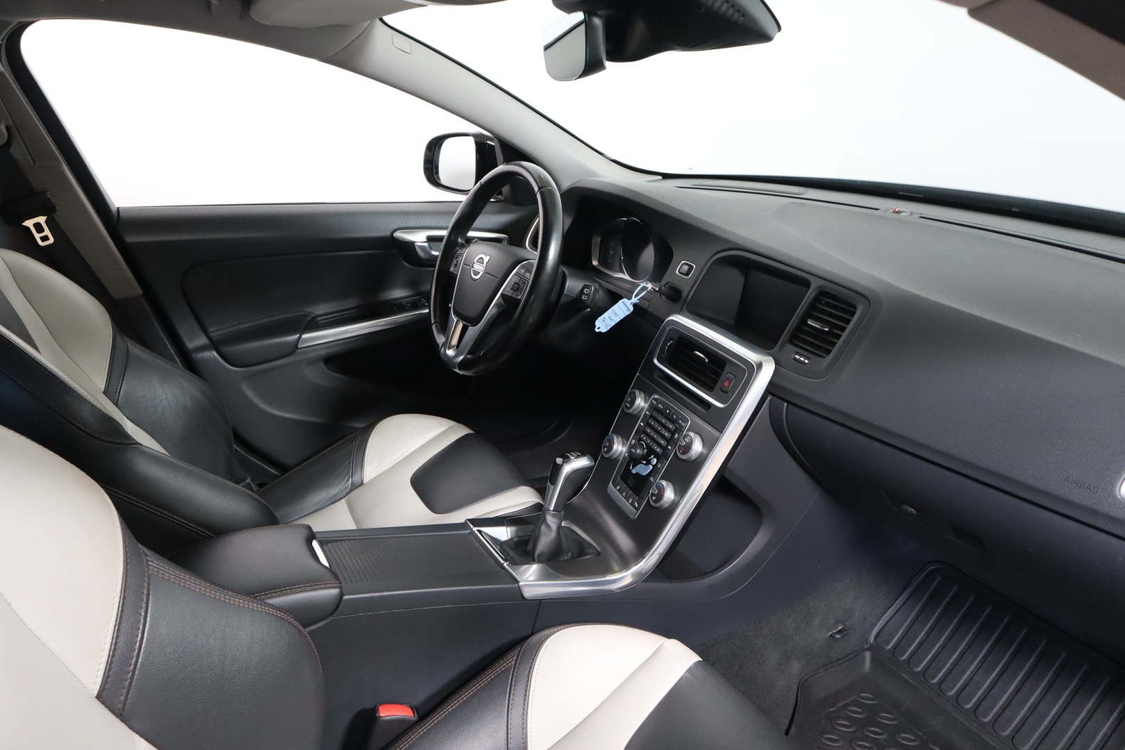 VOLVO V60 Cross Country 2016