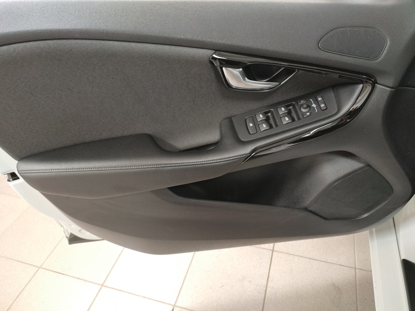 VOLVO V40 2019