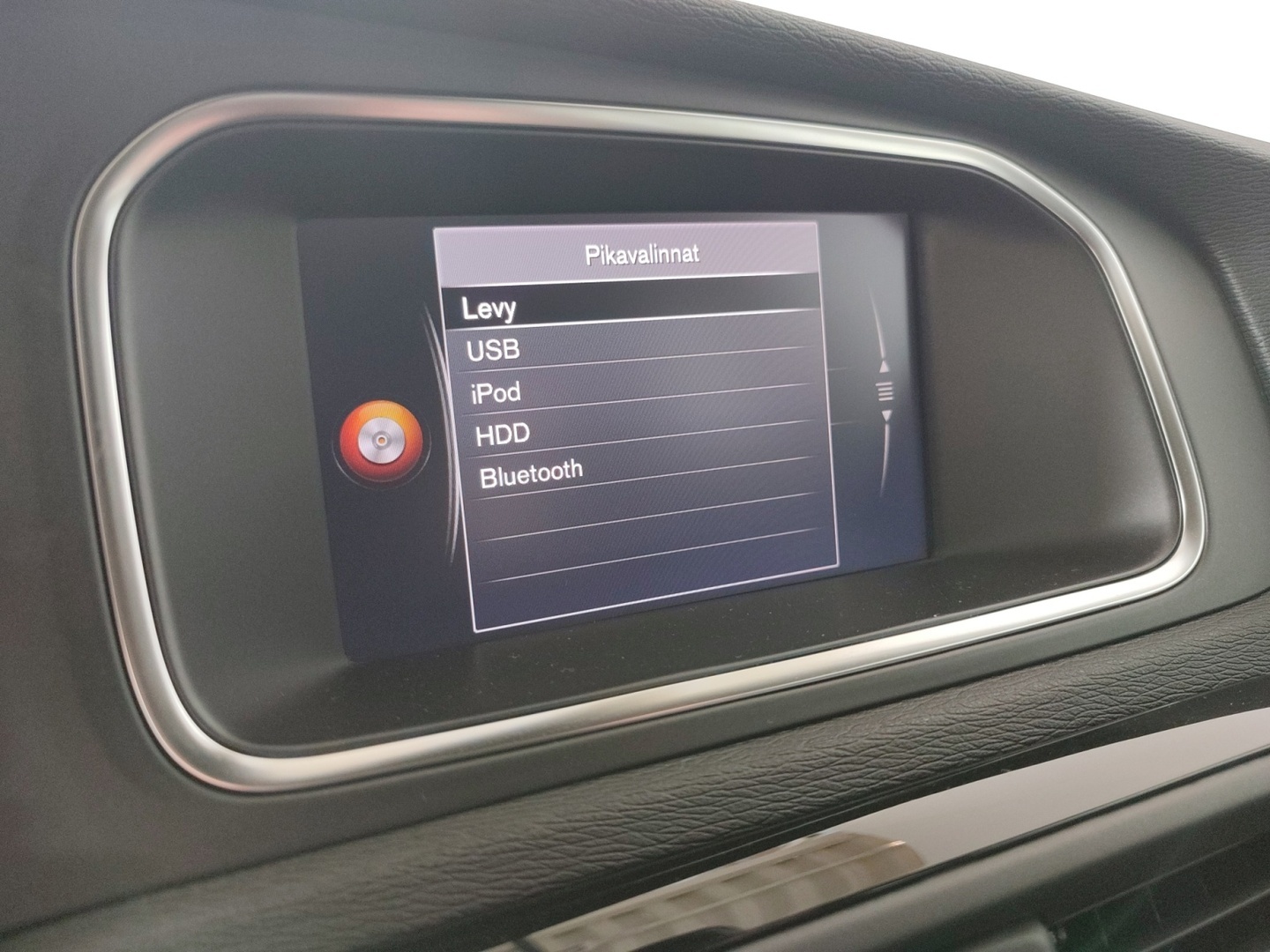 VOLVO V40 2019