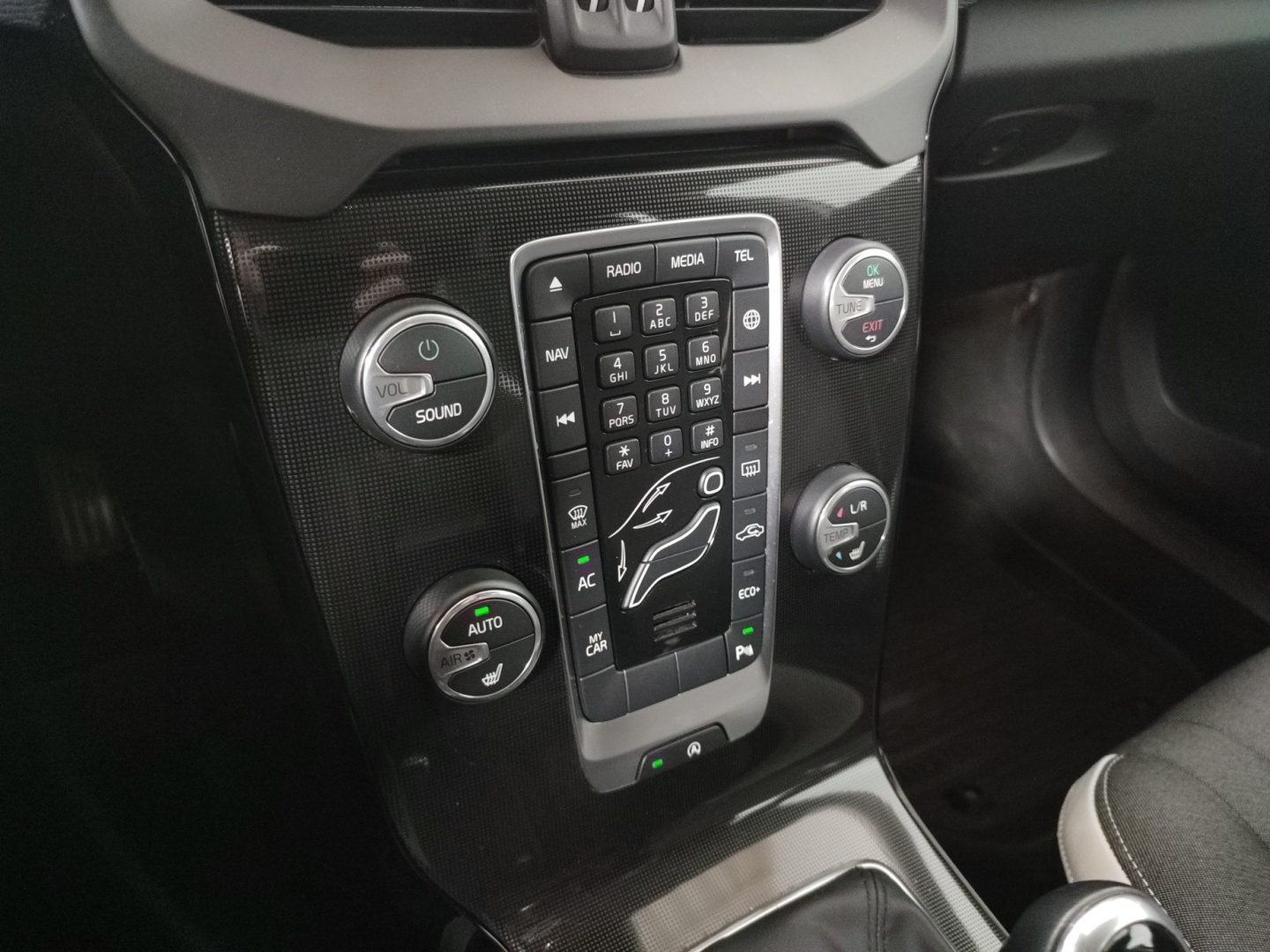 VOLVO V40 2019