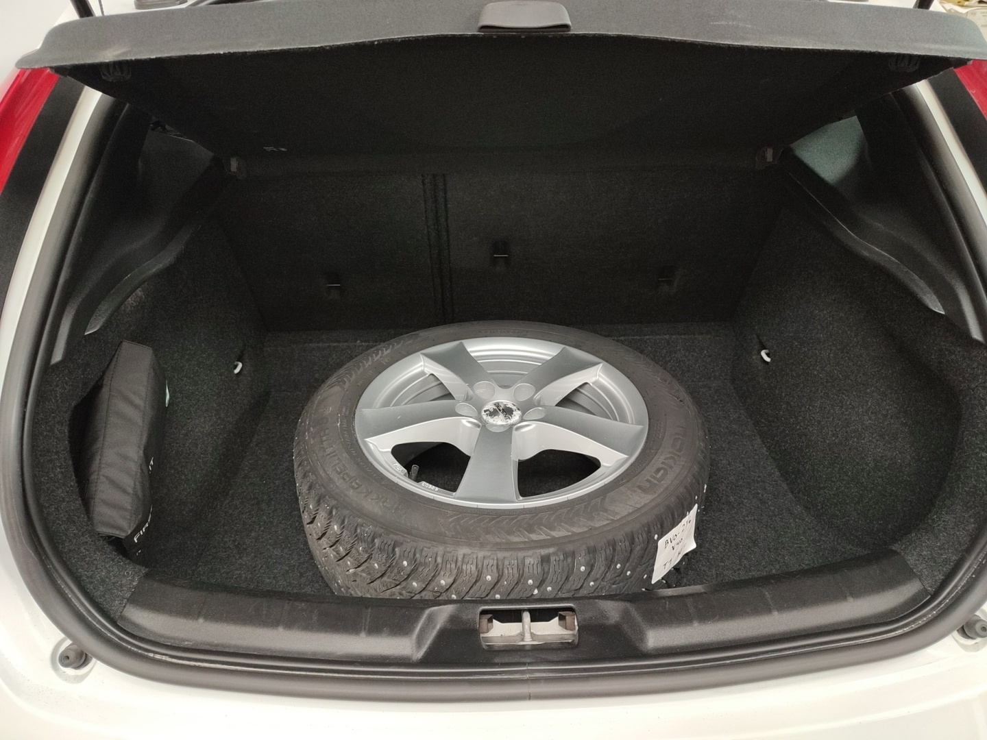 VOLVO V40 2019