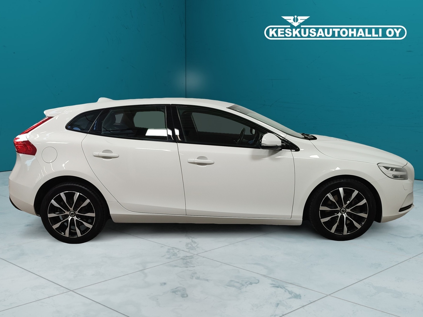 VOLVO V40 2019