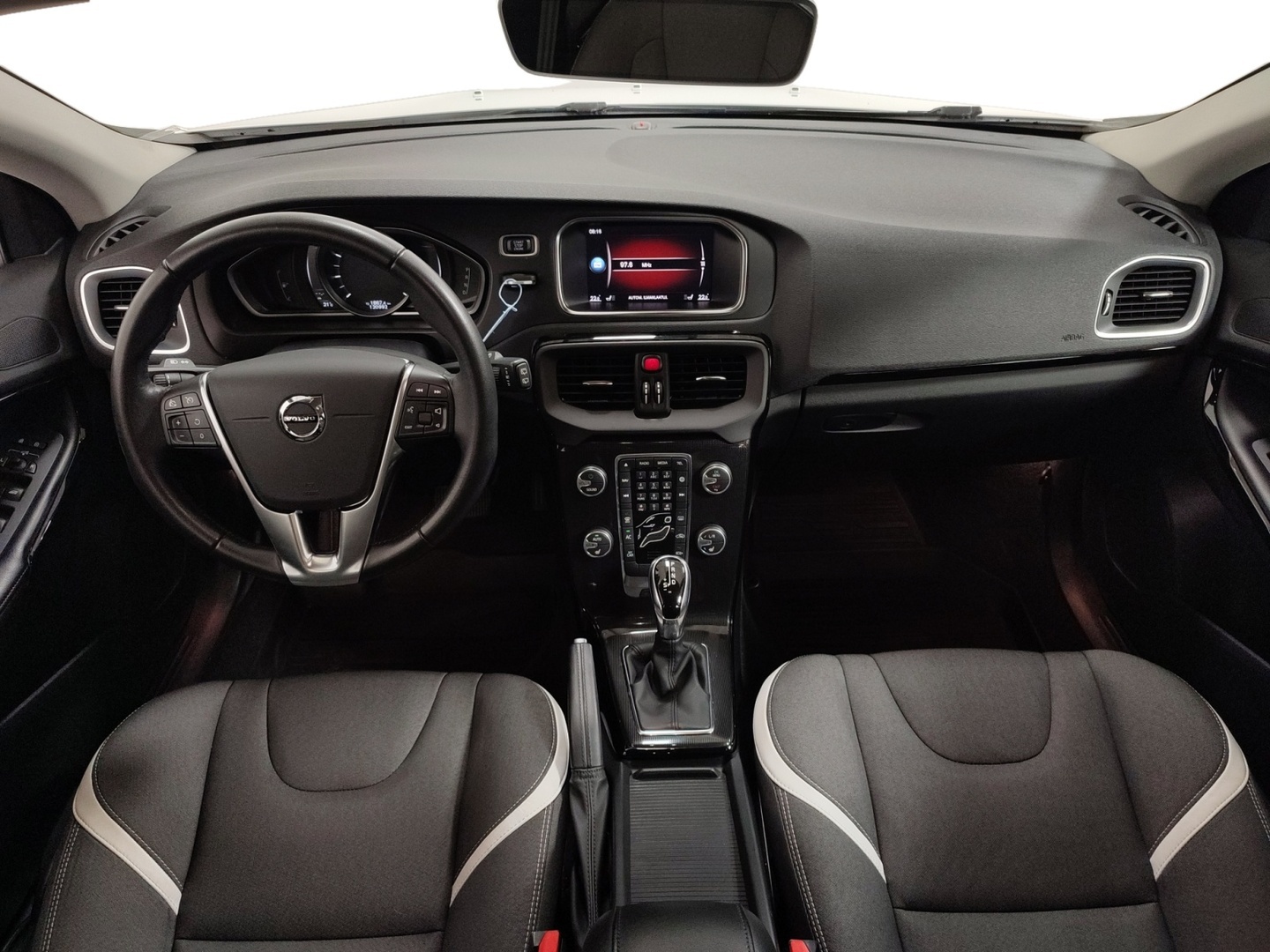 VOLVO V40 2019