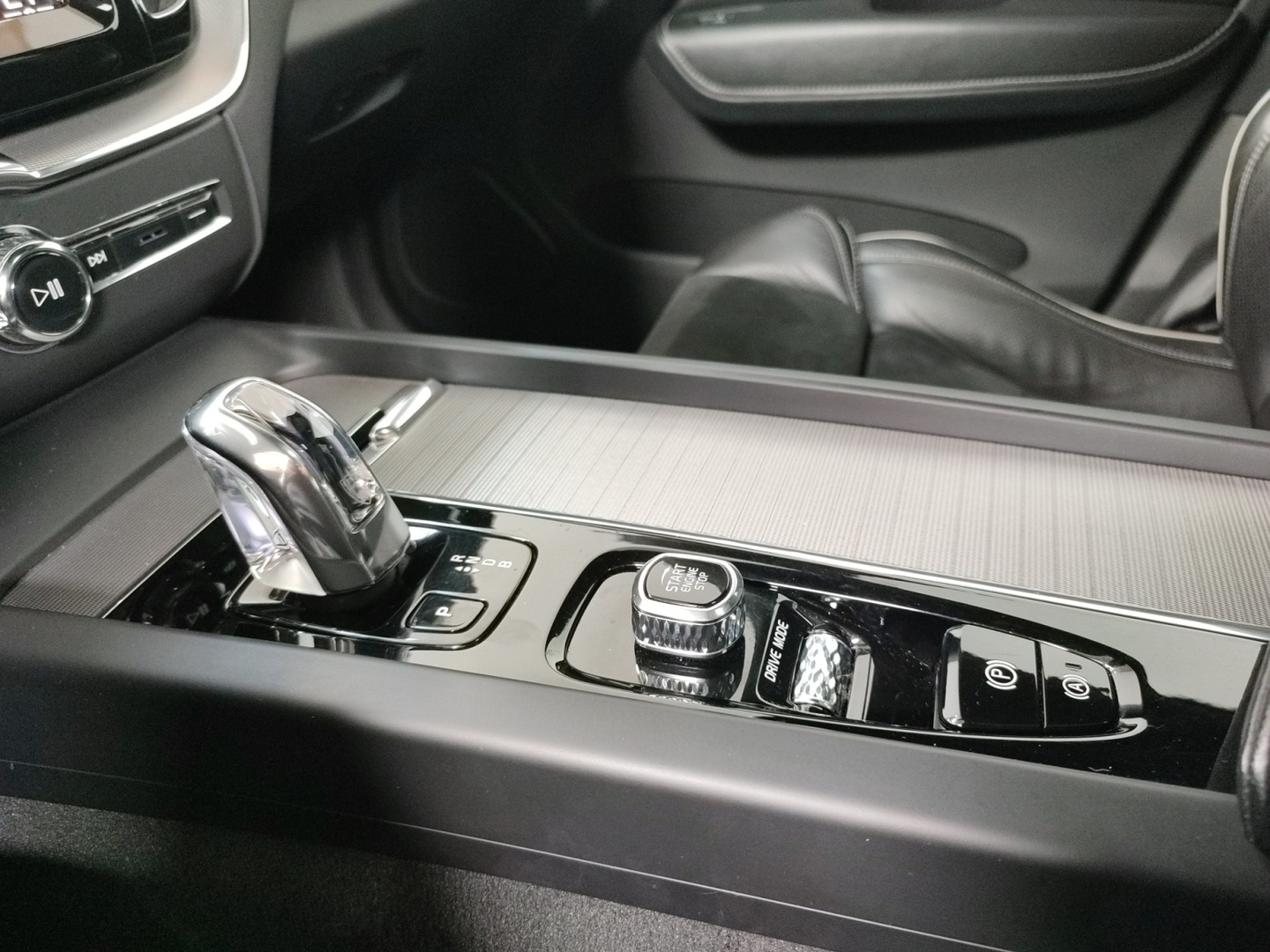 VOLVO XC60 2019