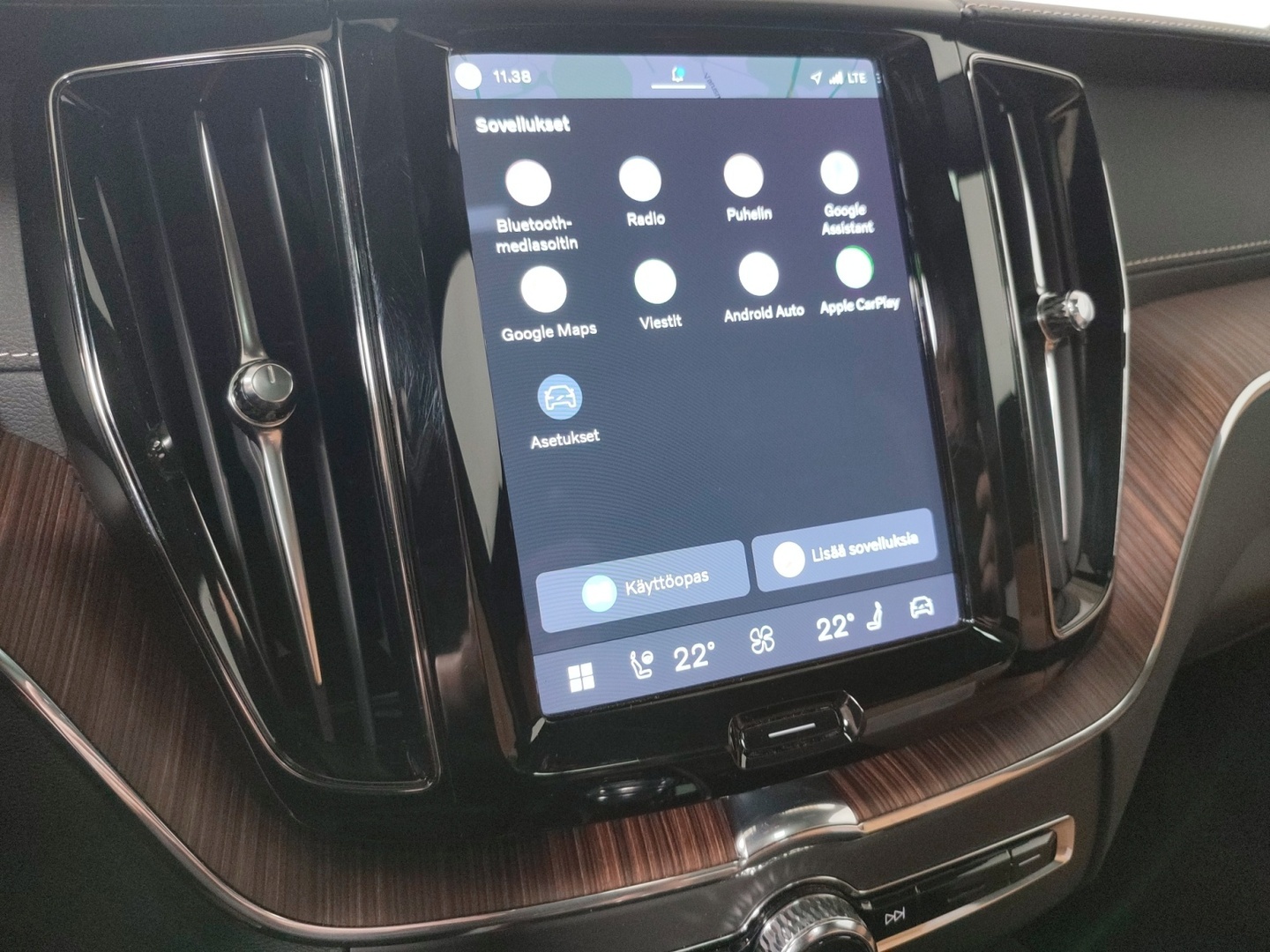 VOLVO XC60 2022