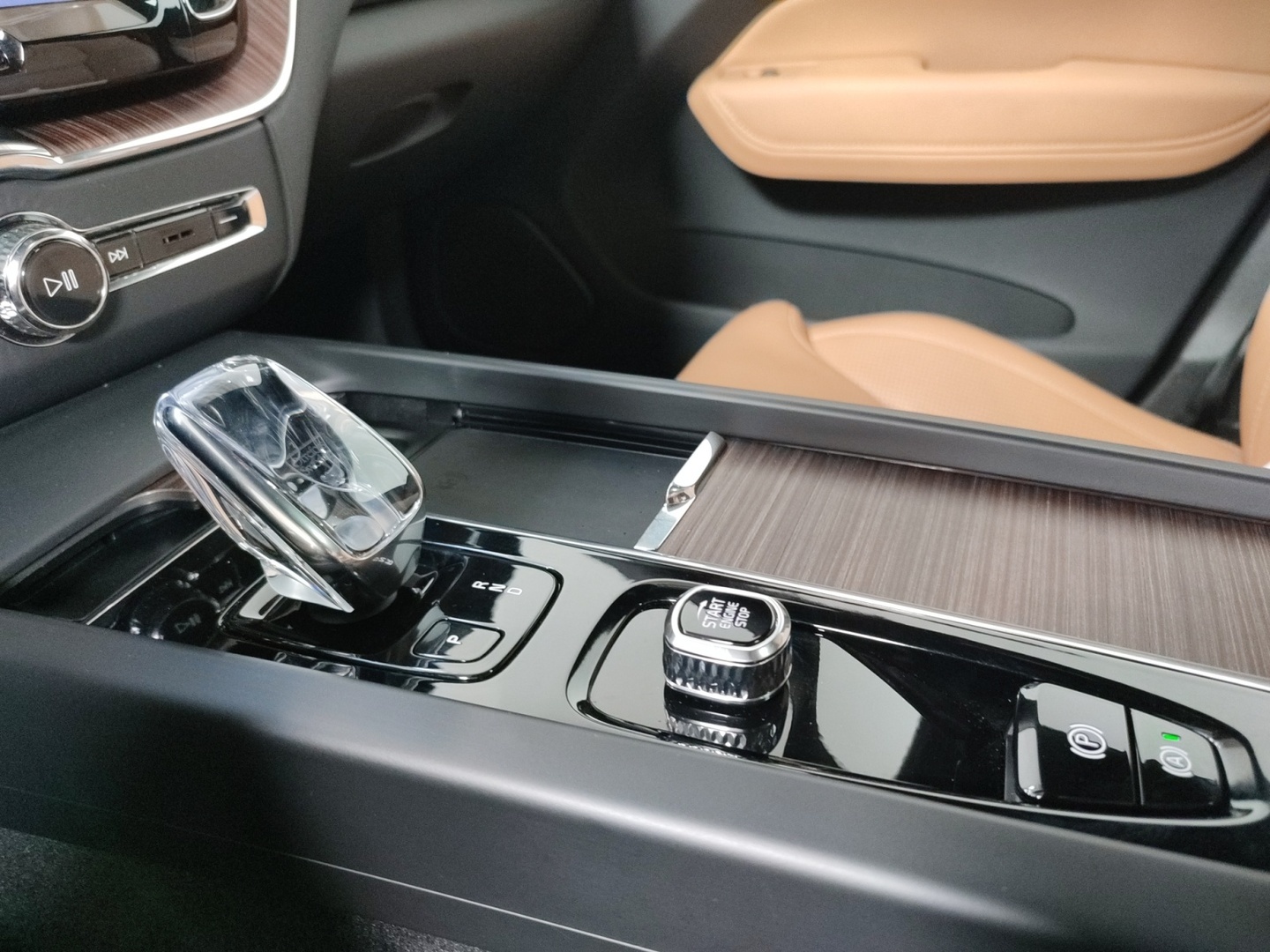 VOLVO XC60 2022