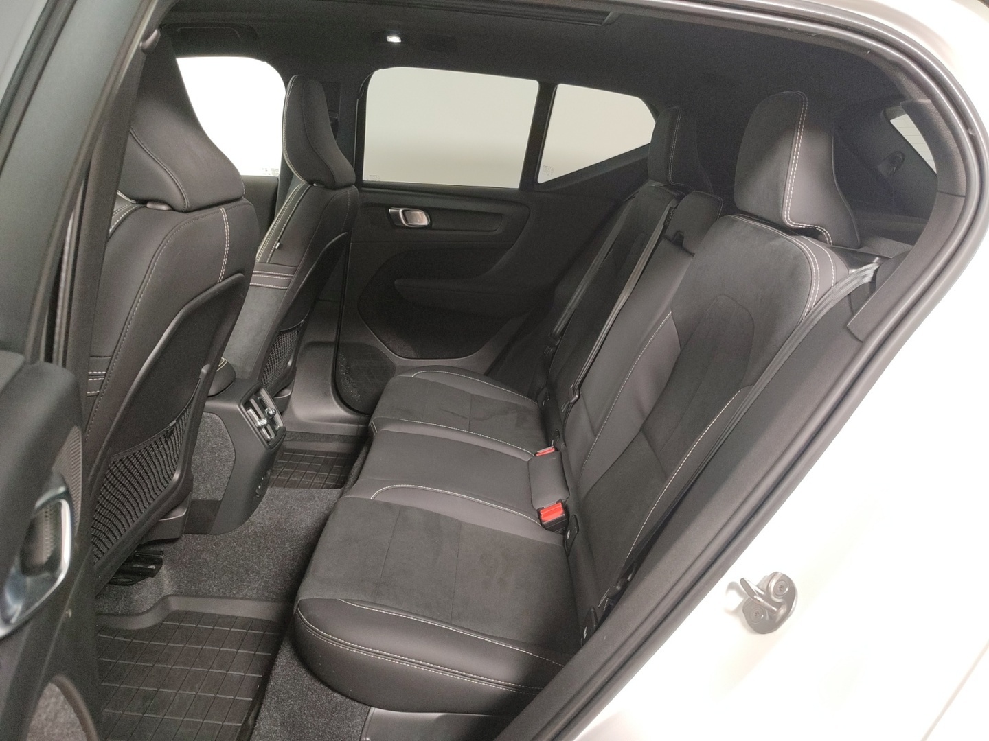 VOLVO XC40 2023