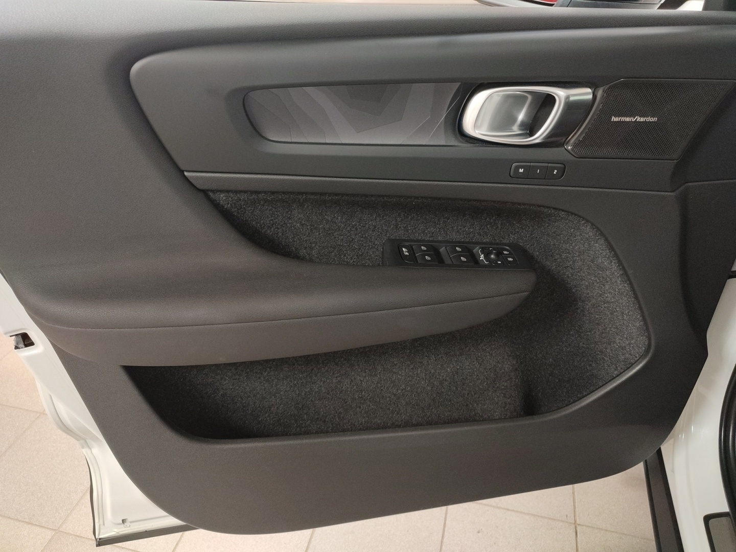 VOLVO XC40 2023