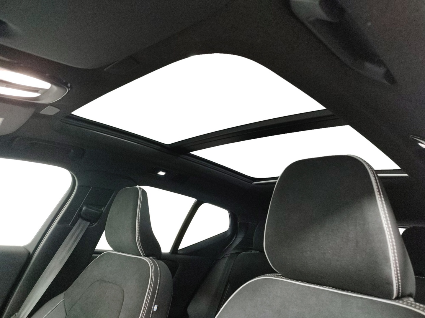 VOLVO XC40 2023