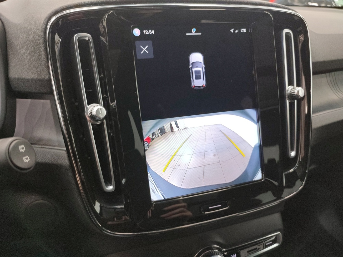 VOLVO XC40 2023