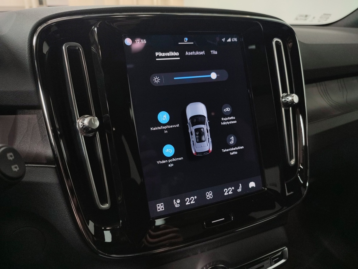 VOLVO XC40 2023