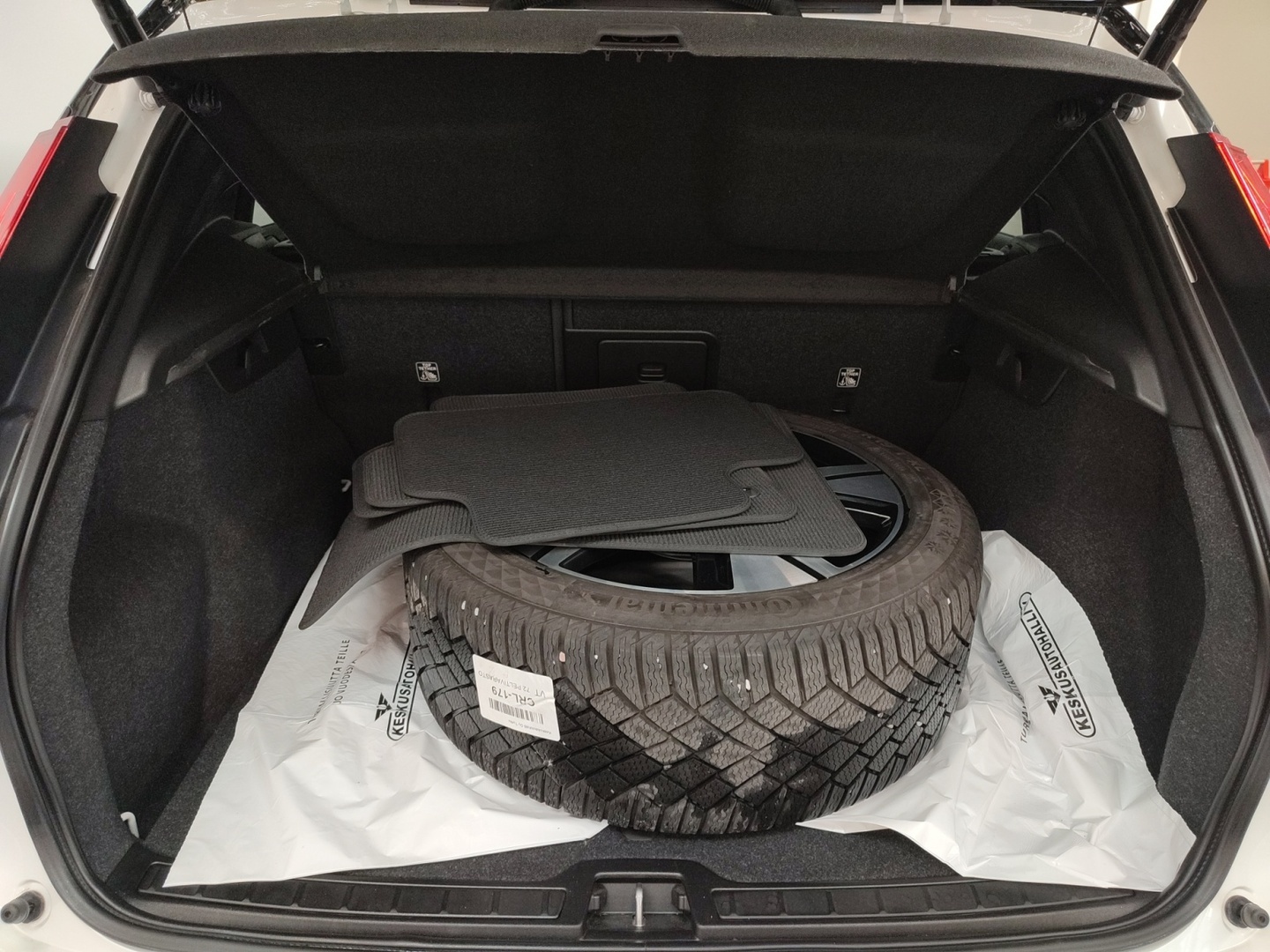 VOLVO XC40 2023