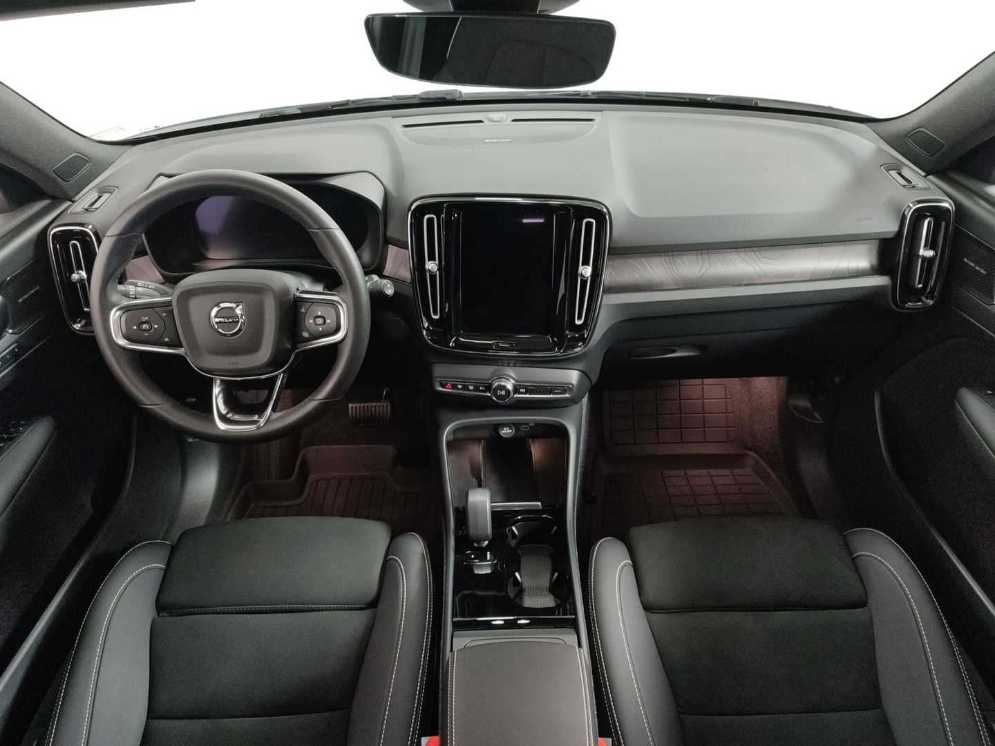 VOLVO XC40 2023