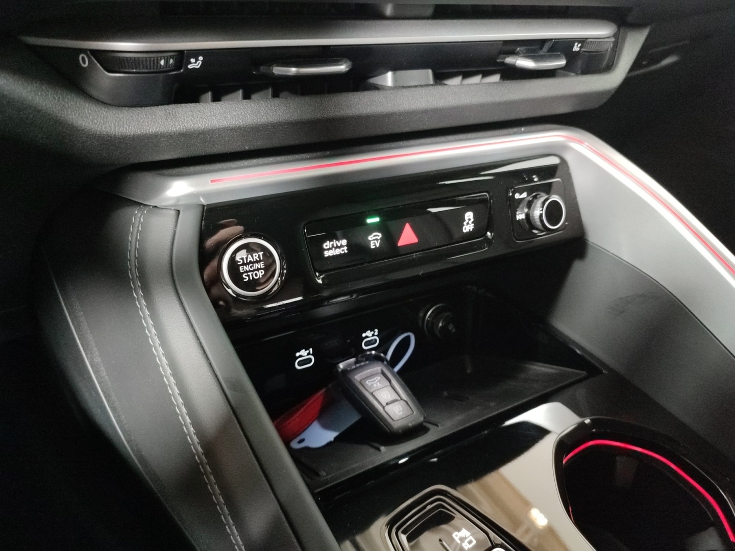 AUDI Q5 2025