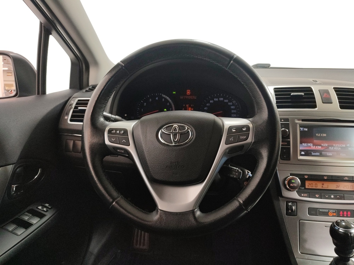 TOYOTA Avensis 2015