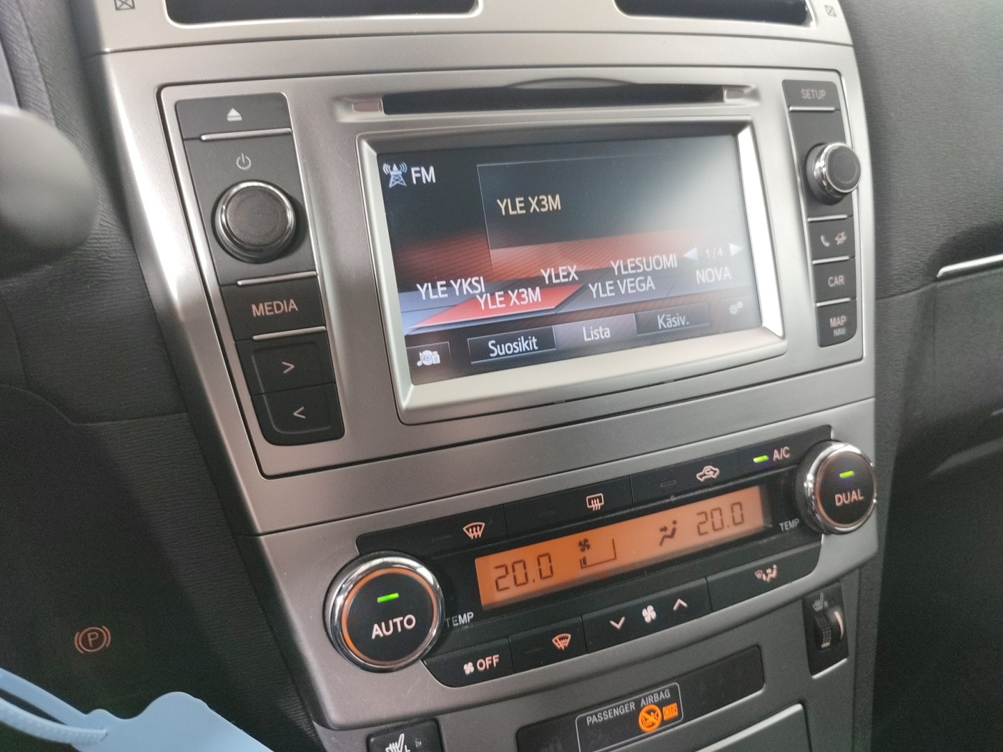 TOYOTA Avensis 2015