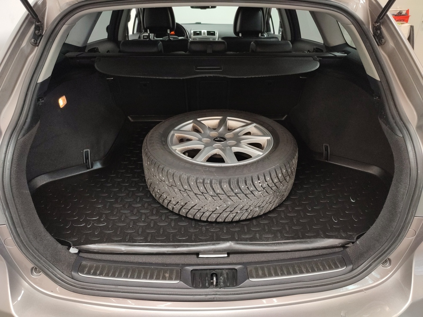 TOYOTA Avensis 2015