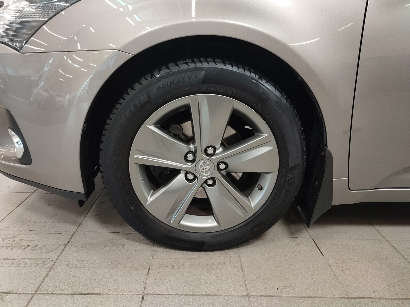TOYOTA Avensis 2015