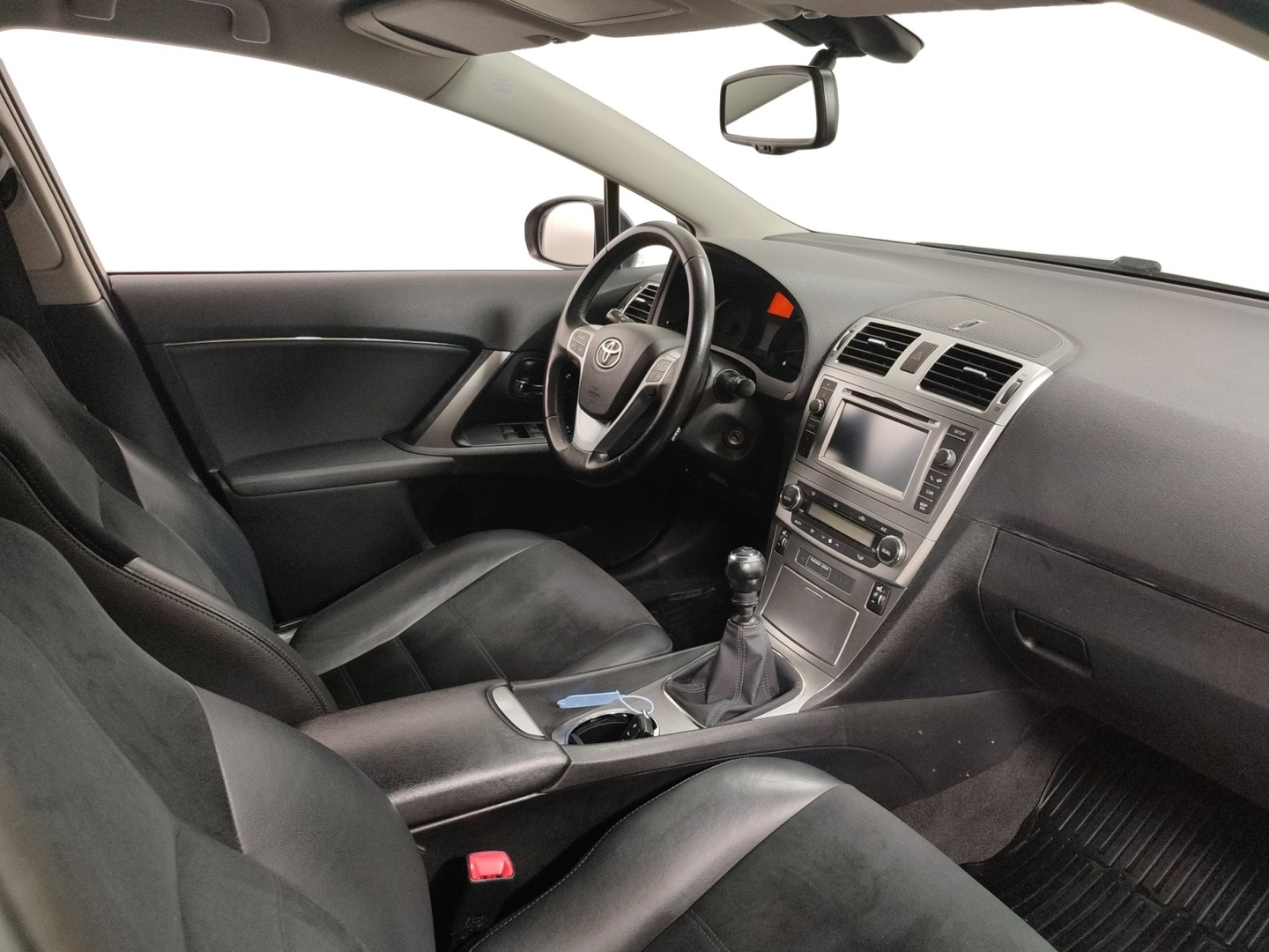 TOYOTA Avensis 2015