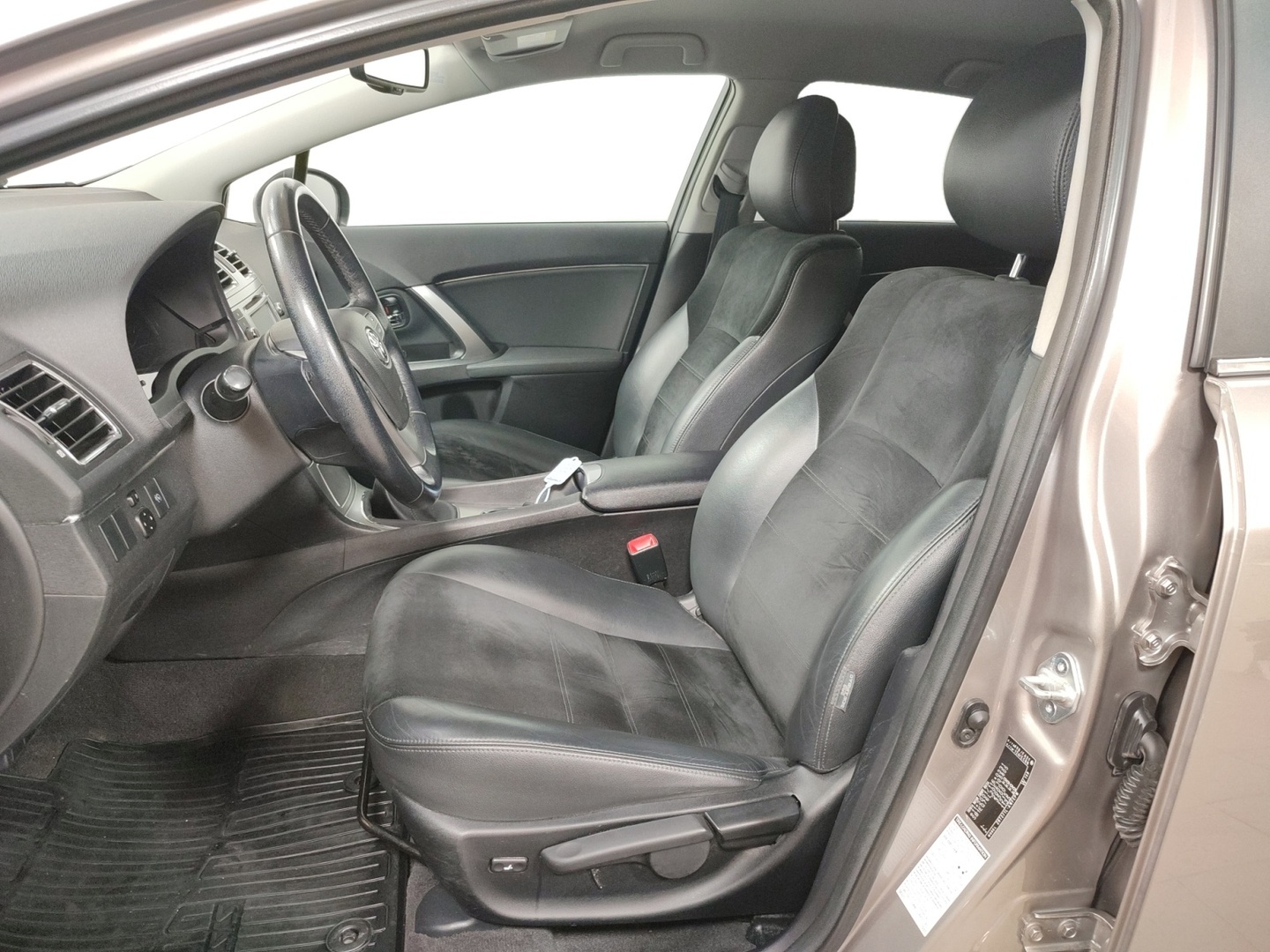 TOYOTA Avensis 2015