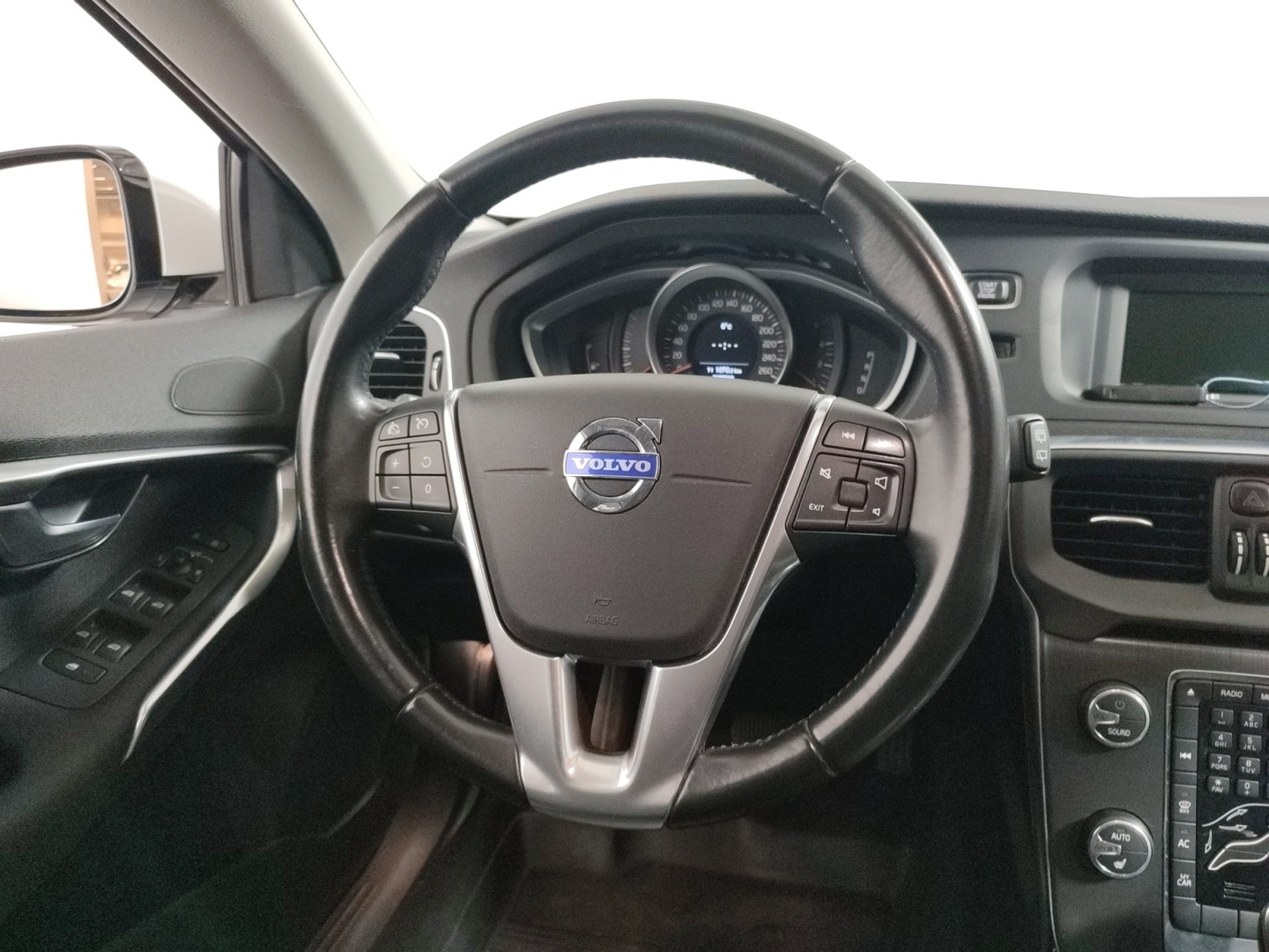 VOLVO V40 2015