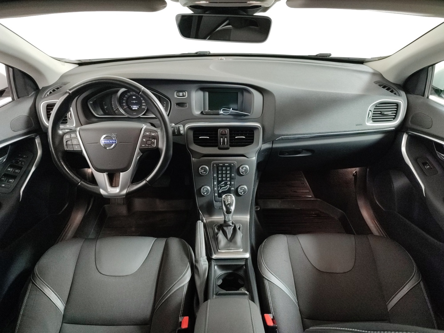VOLVO V40 2015