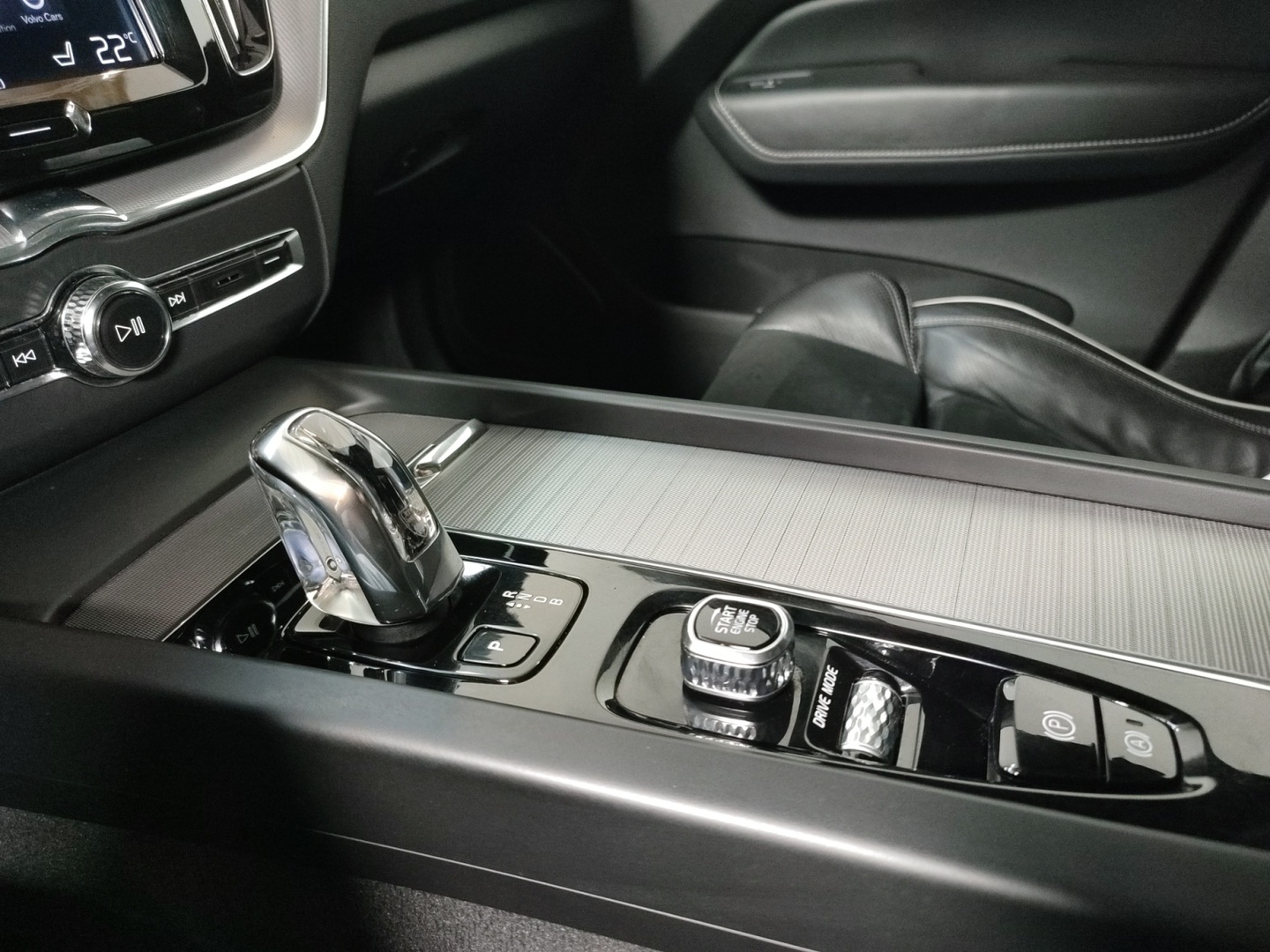 VOLVO XC60 2019