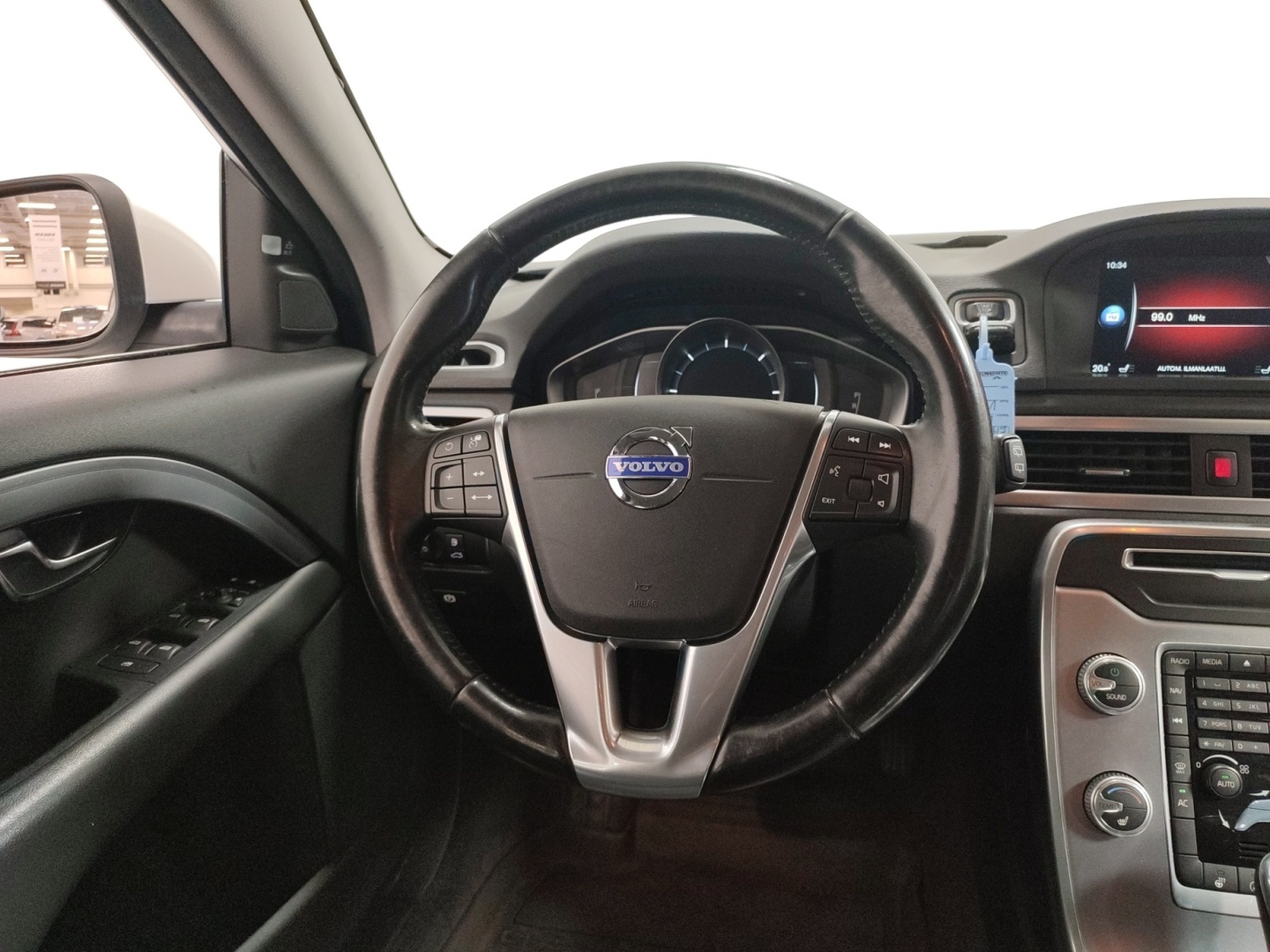 VOLVO V70 2016