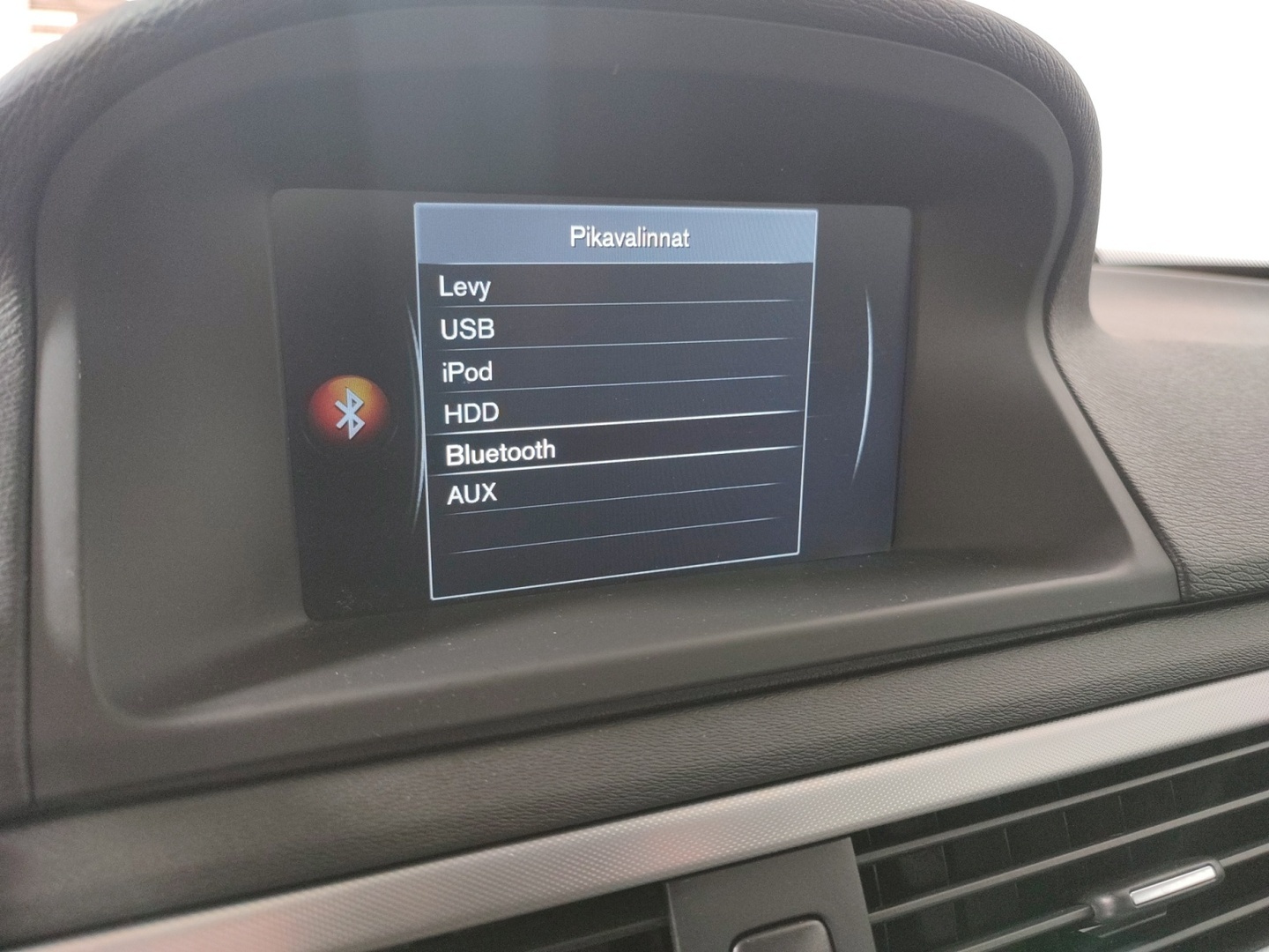 VOLVO V70 2016