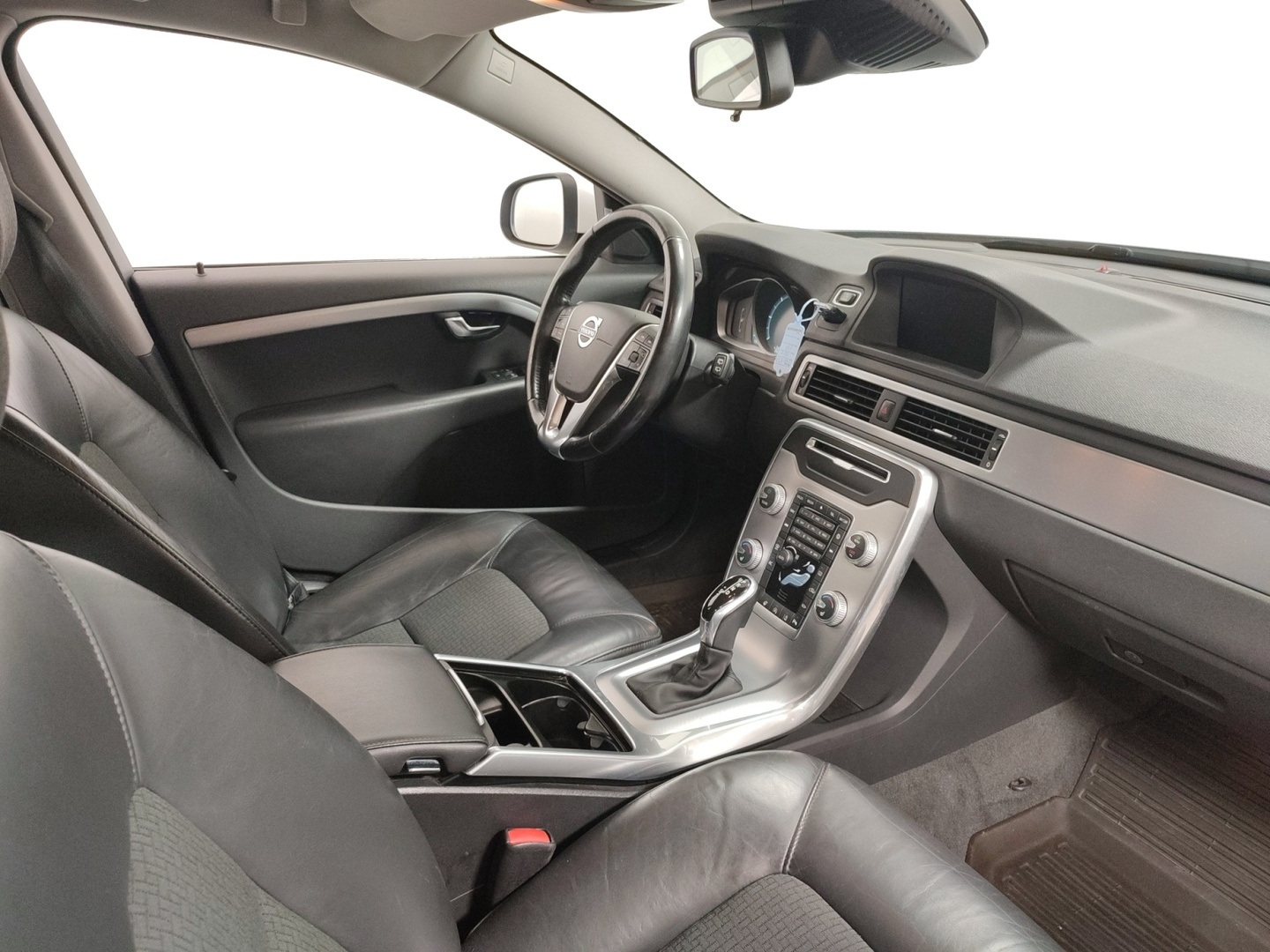 VOLVO V70 2016