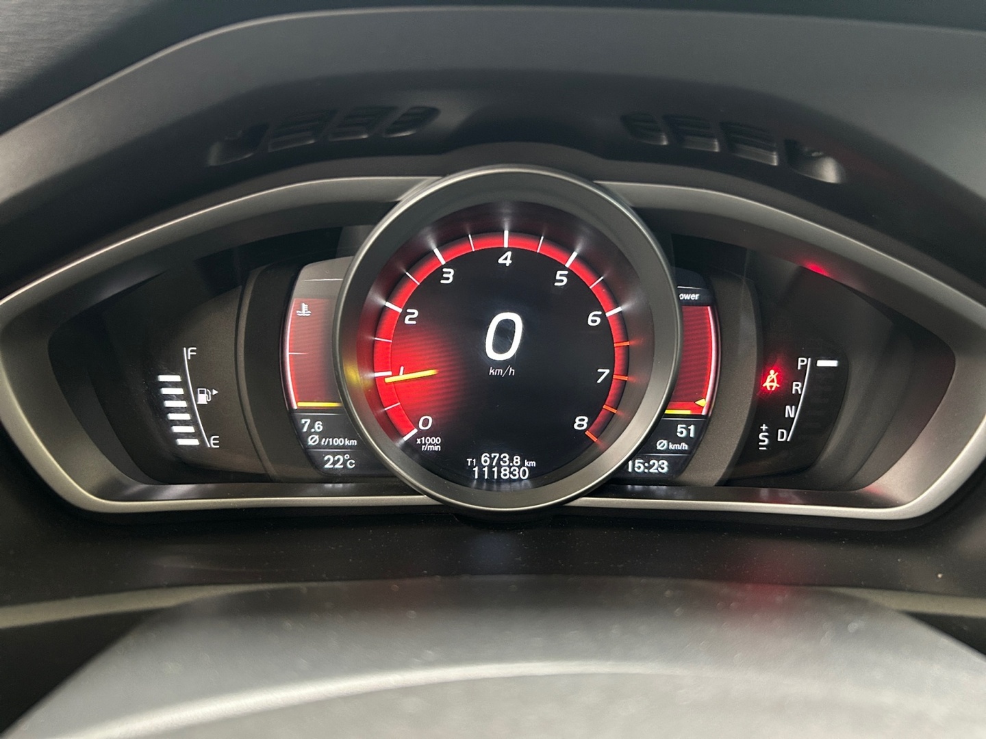 VOLVO V40 2019