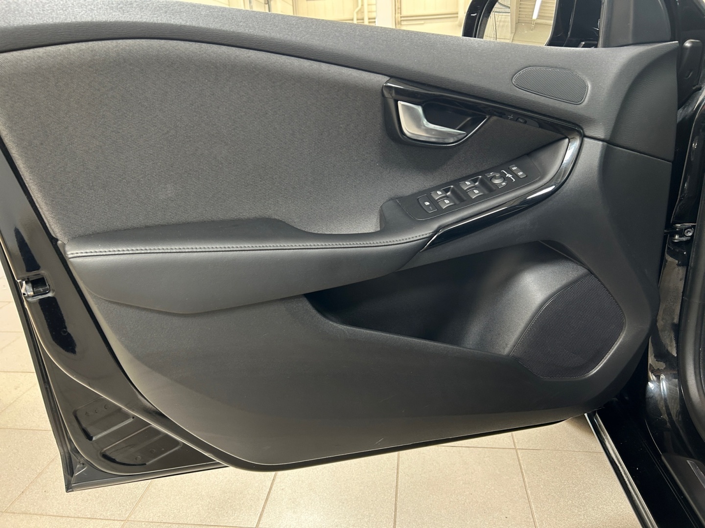VOLVO V40 2019