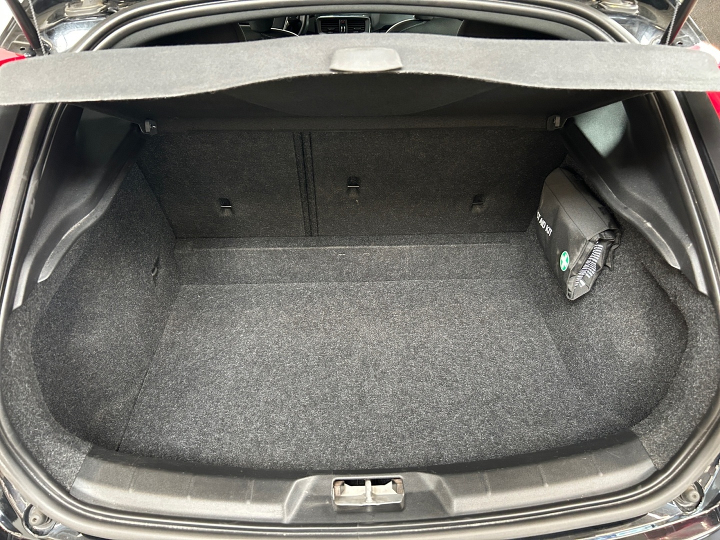 VOLVO V40 2019
