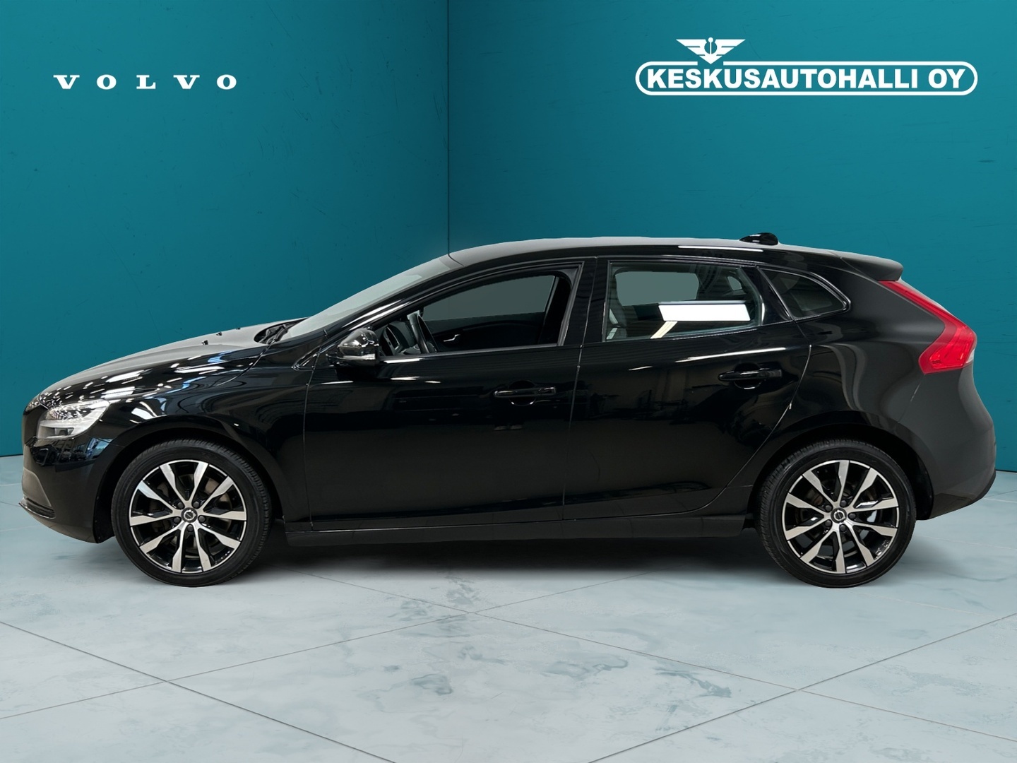 VOLVO V40 2019