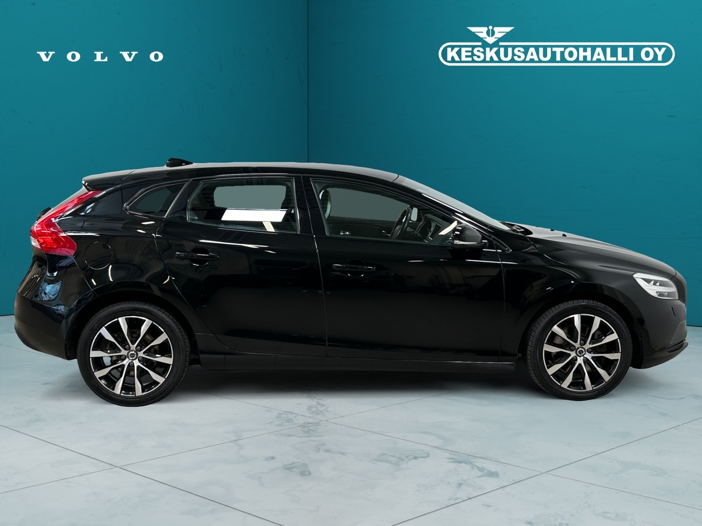 VOLVO V40 2019