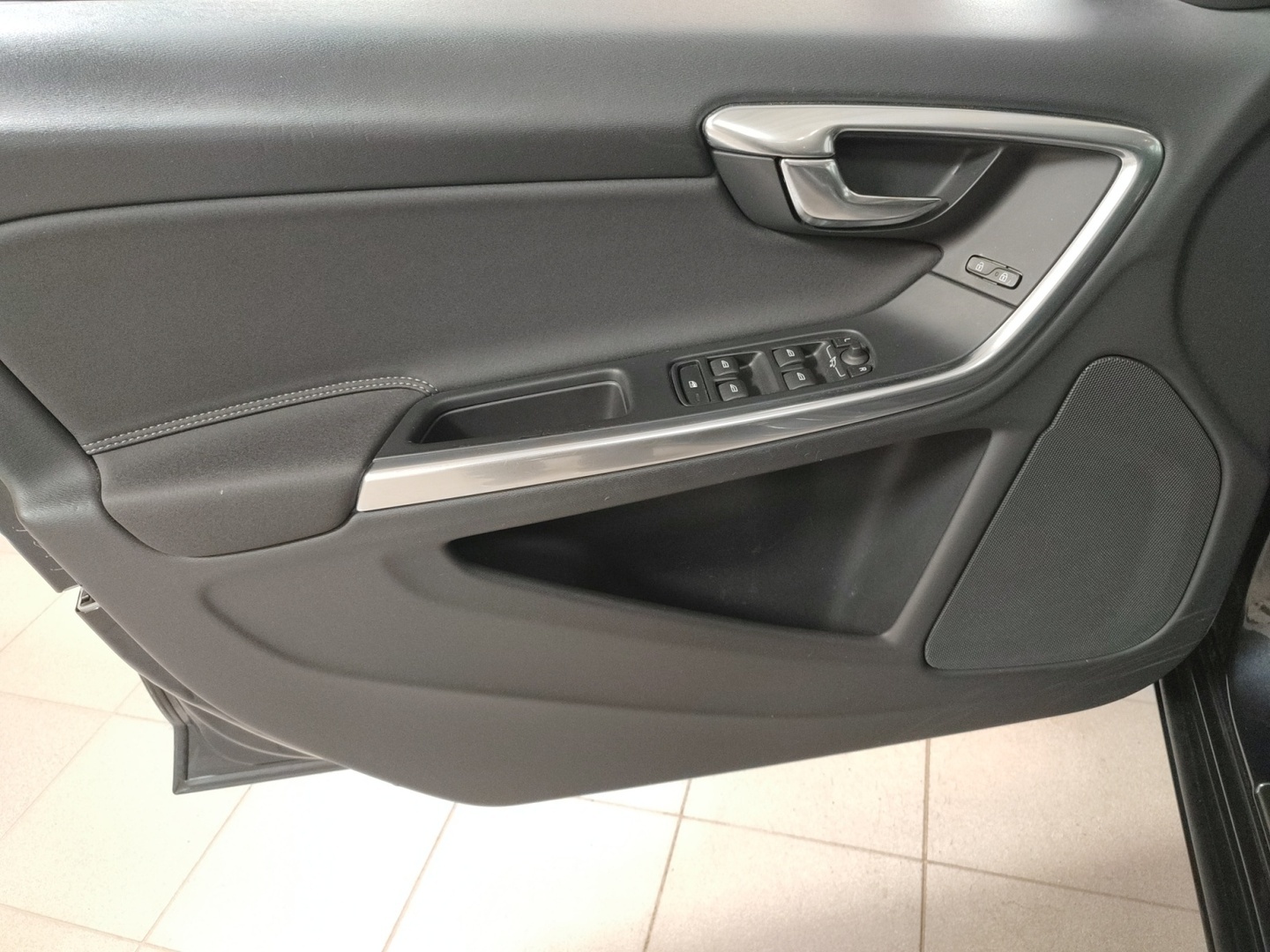 VOLVO V60 2014