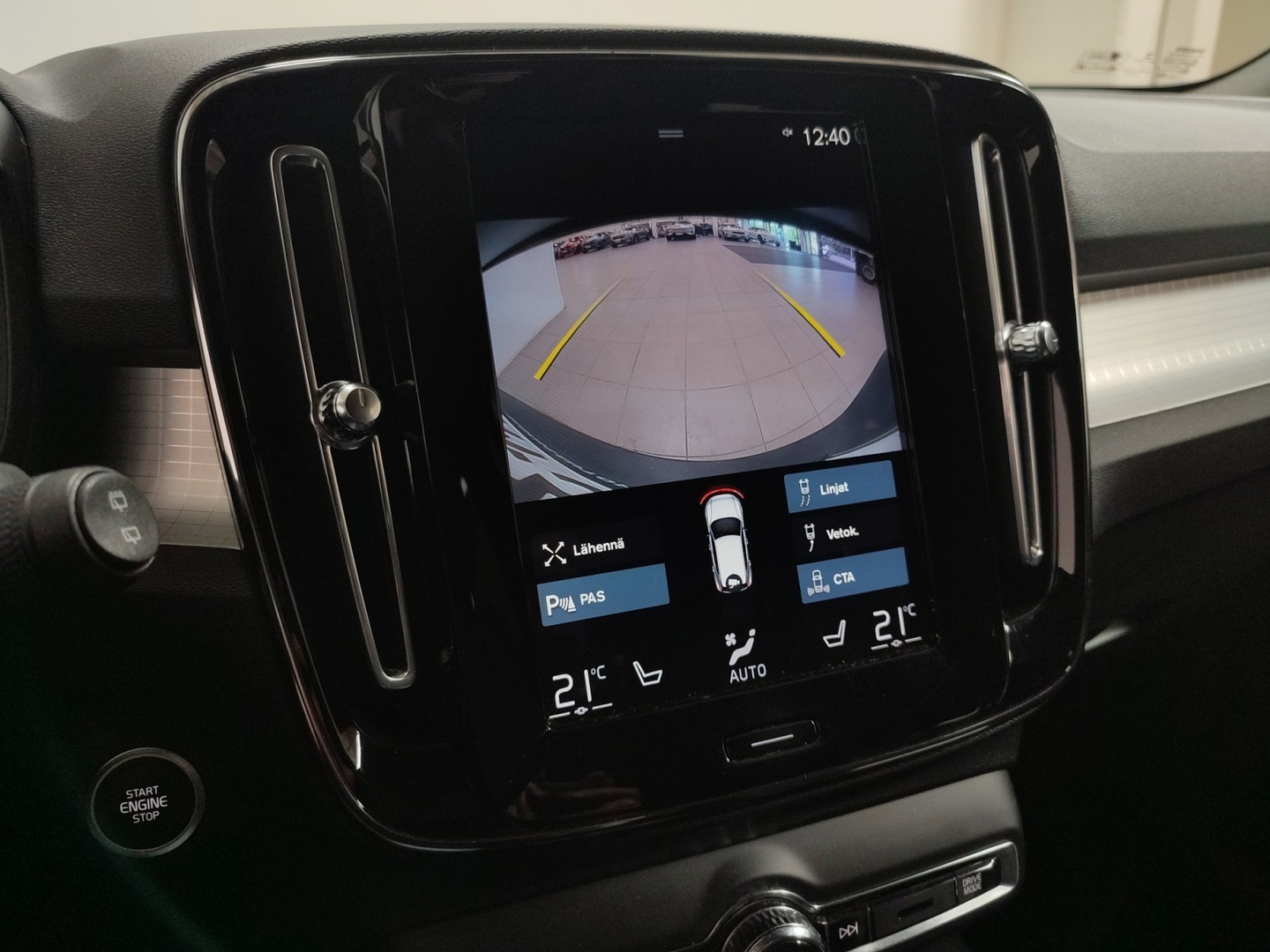 VOLVO XC40 2021