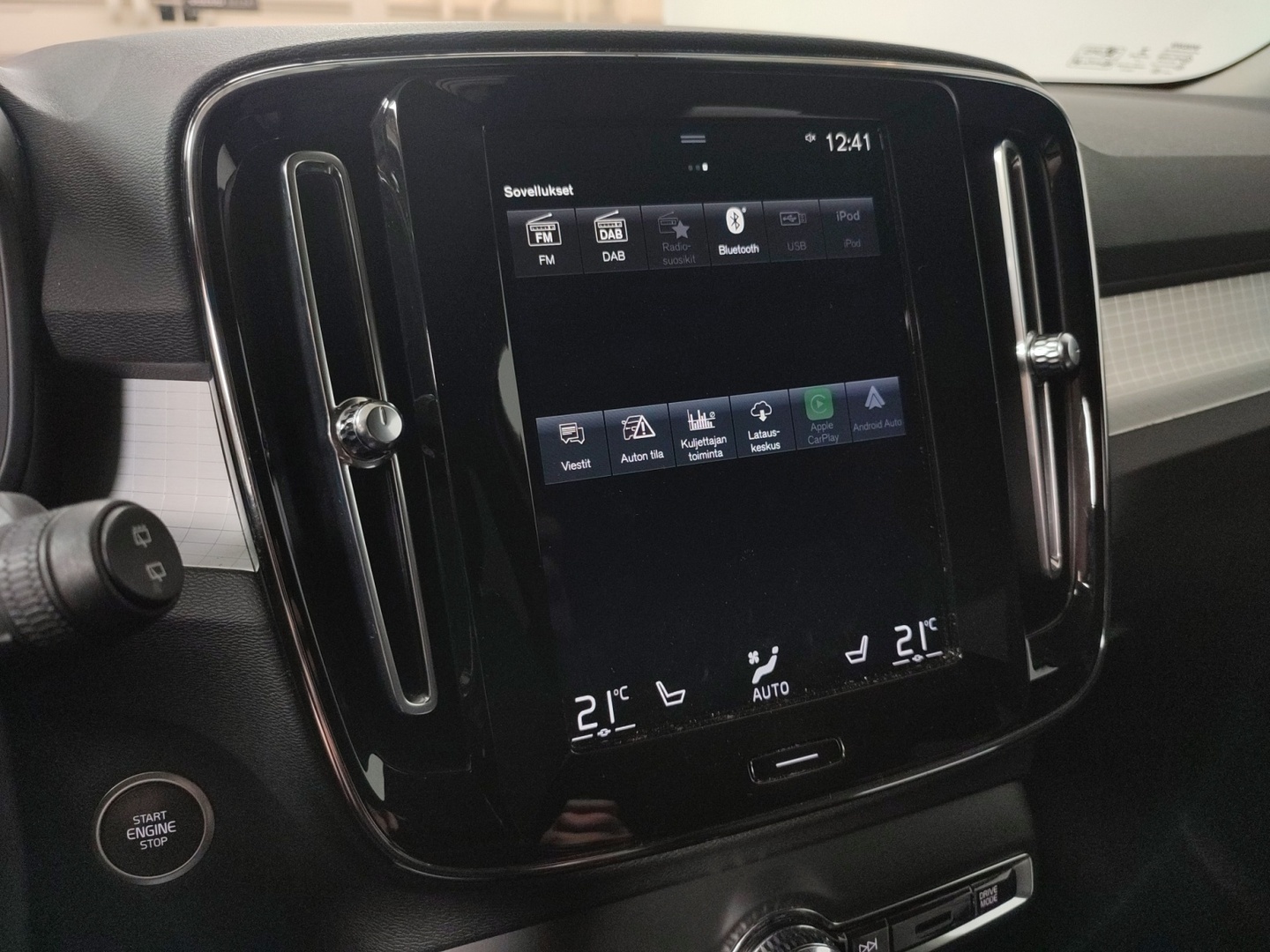 VOLVO XC40 2021
