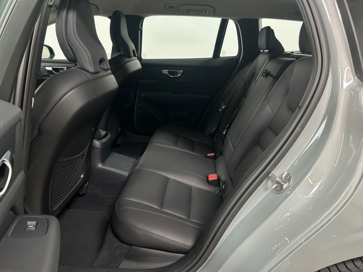 VOLVO V60 2024