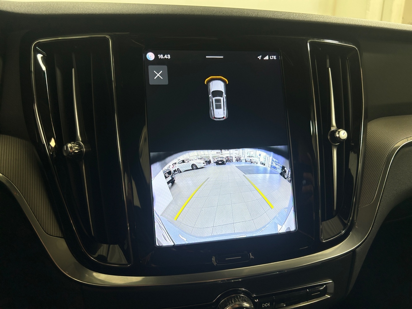 VOLVO V60 2024